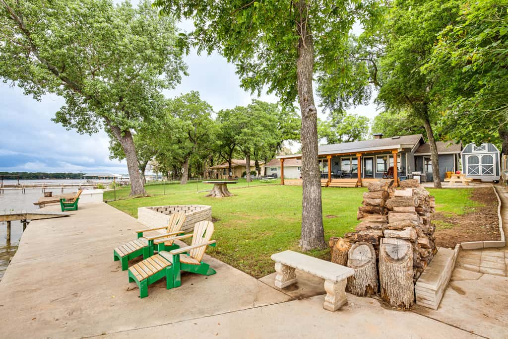 Private Dock & Deck: Eagle Mountain Lake Retreat!