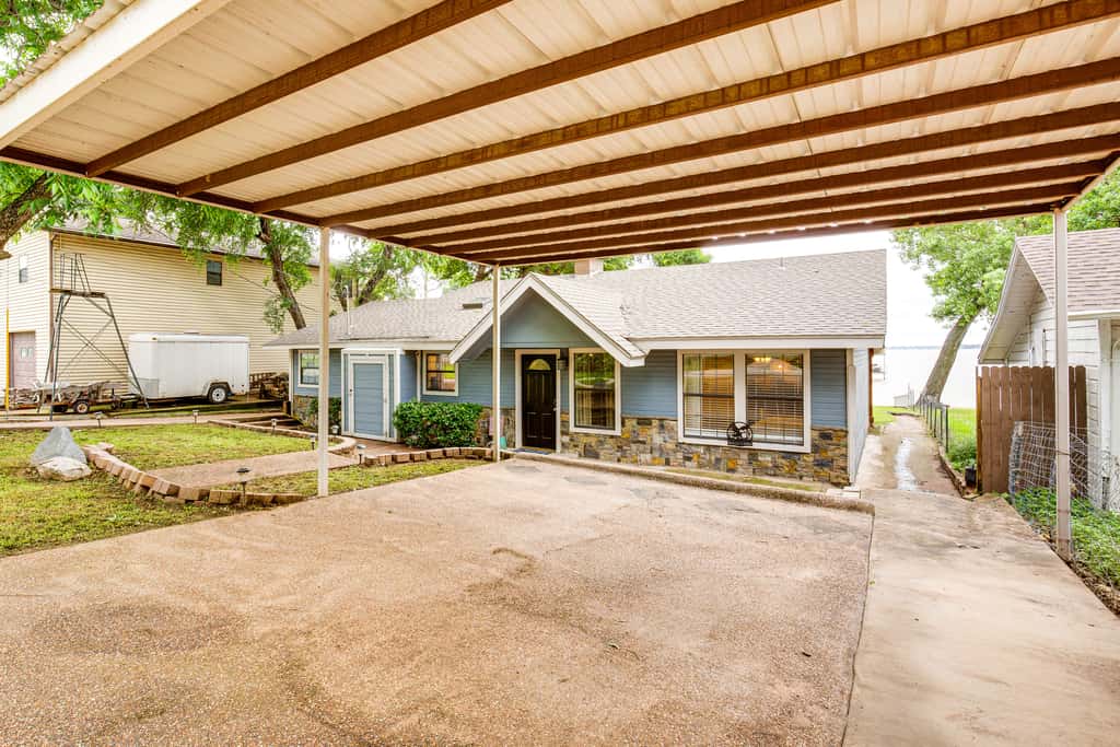 Private Dock & Deck: Eagle Mountain Lake Retreat!