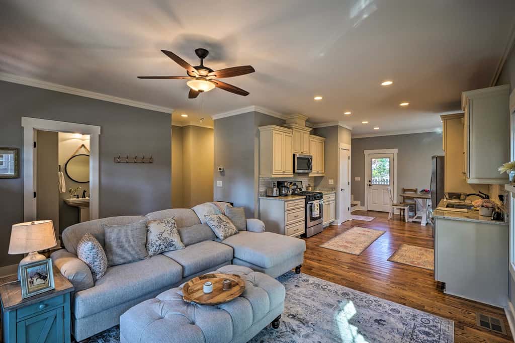 Cozy Southern Pines Retreat 1 Mi to Downtown!