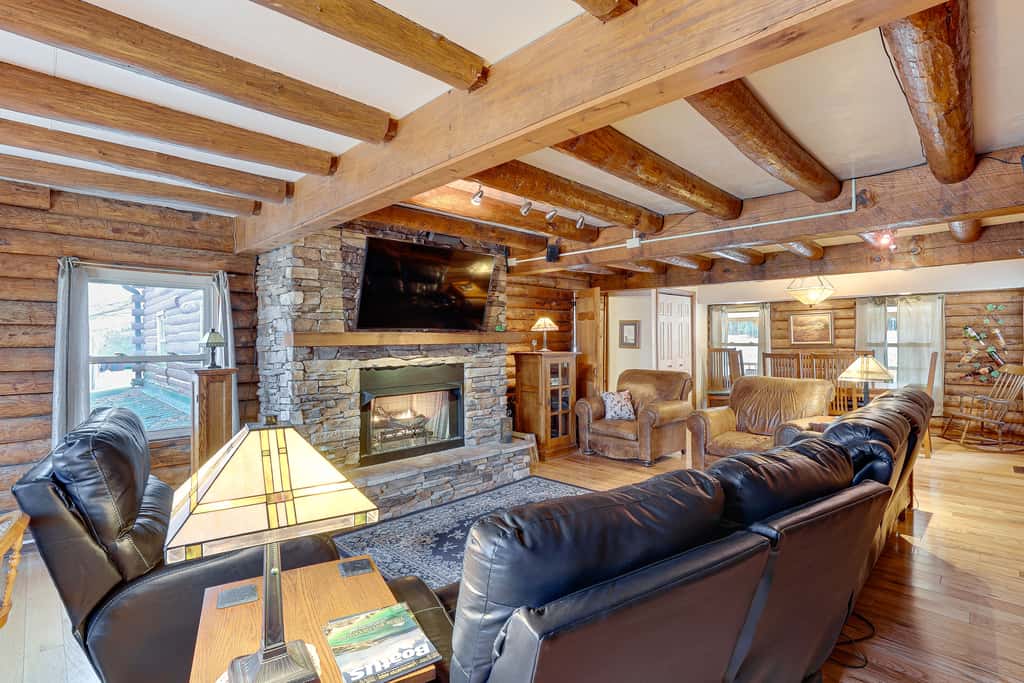 Hike, Fish & Boat Nearby! Bloomington Family Cabin