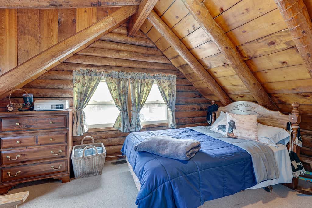 Hike, Fish & Boat Nearby! Bloomington Family Cabin