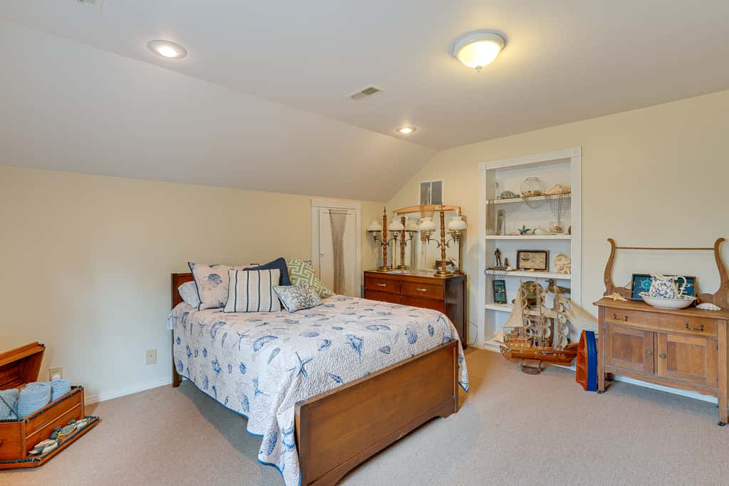 Hike, Fish & Boat Nearby! Bloomington Family Cabin