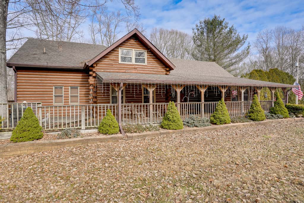 Hike, Fish & Boat Nearby! Bloomington Family Cabin