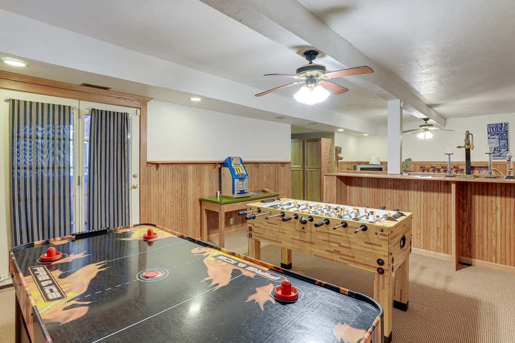 Hike, Fish & Boat Nearby! Bloomington Family Cabin