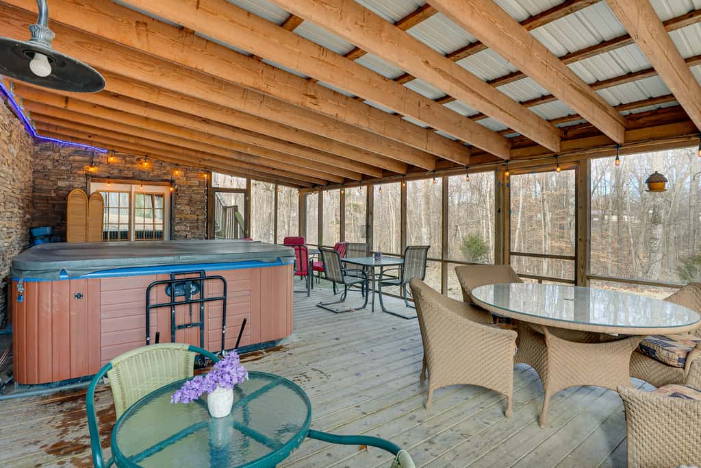 Hike, Fish & Boat Nearby! Bloomington Family Cabin