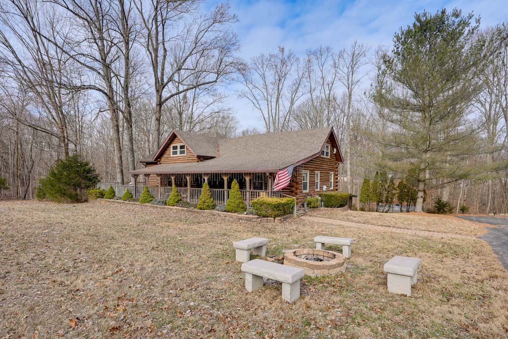 Hike, Fish & Boat Nearby! Bloomington Family Cabin