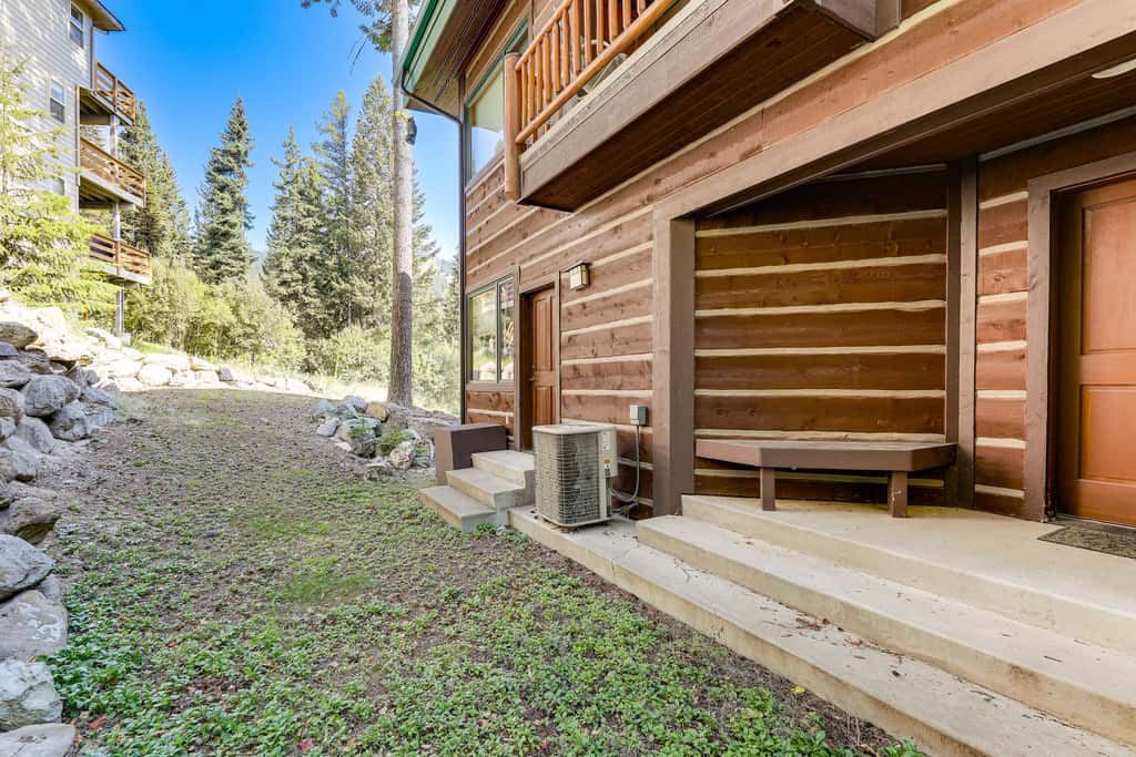 Ski-In/Out, Hot Tub: Spacious Retreat in Whitefish
