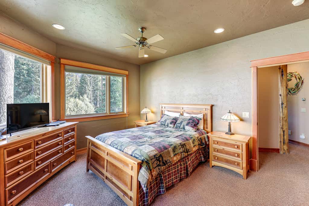 Ski-In/Out, Hot Tub: Spacious Retreat in Whitefish