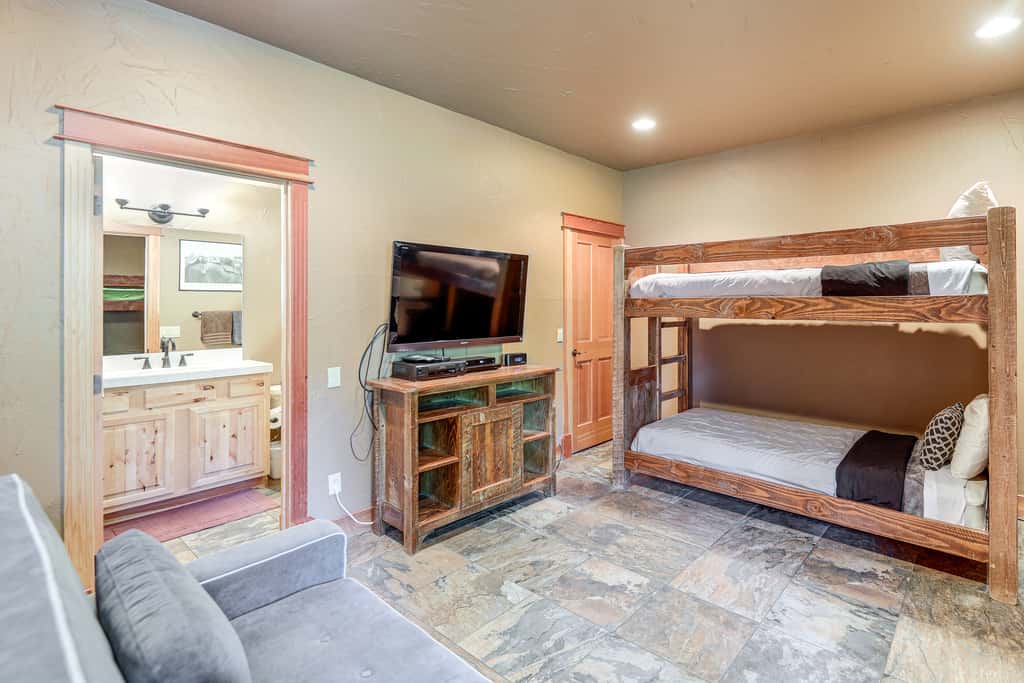 Ski-In/Out, Hot Tub: Spacious Retreat in Whitefish
