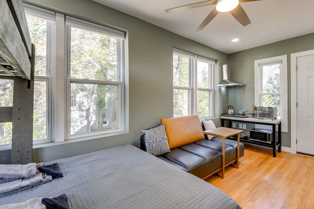 Commuter's Dream! Cheverly Studio 1/2 Mi to Metro