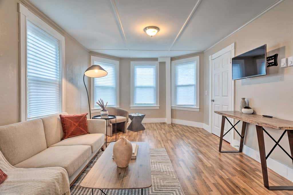 Cozy-Chic Attleboro Apt: 1 Mi to Dining & Zoo