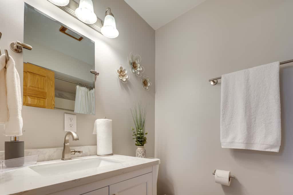 Kayaks & Fire Pits: Waterfront Portage Getaway!