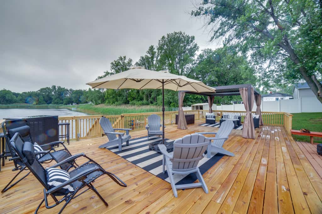 Kayaks & Fire Pits: Waterfront Portage Getaway!