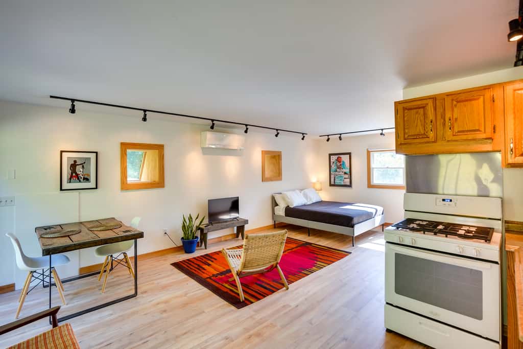 13 Mi to Catamount Mountain Resort: Studio w/ Deck