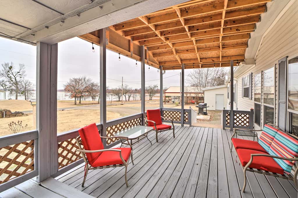 Eufaula Escape w/ Deck - Steps to Lake!