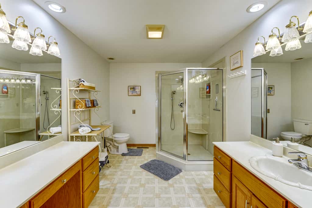 Large Lakefront Home | Pool, Hot Tub & Boat Dock