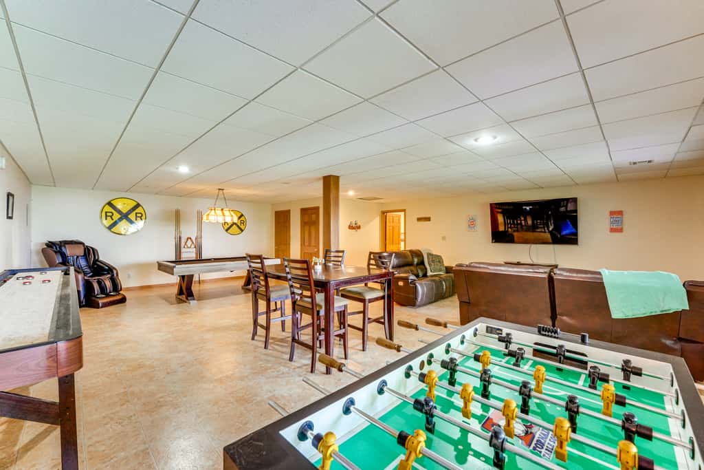 Large Lakefront Home | Pool, Hot Tub & Boat Dock