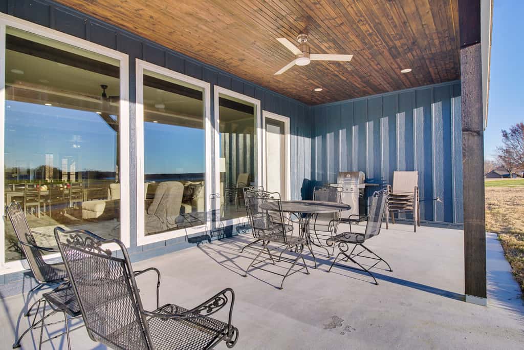 Lake & Sunset Views: Spacious Monkey Island Home