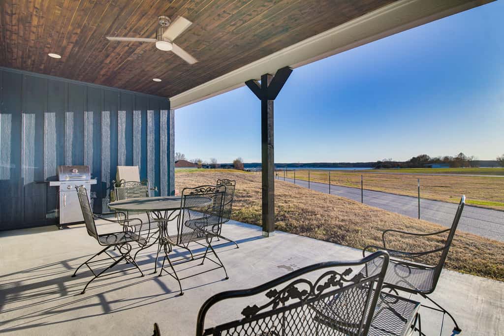 Lake & Sunset Views: Spacious Monkey Island Home