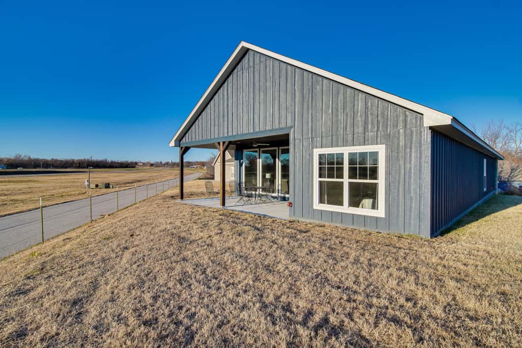Lake & Sunset Views: Spacious Monkey Island Home