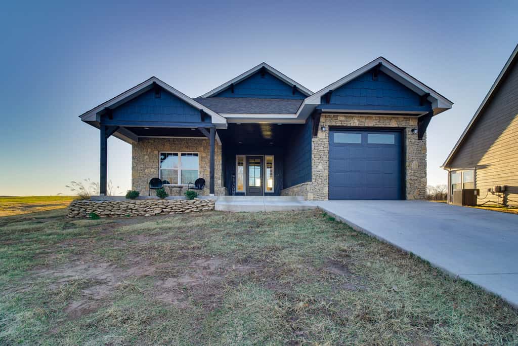 Lake & Sunset Views: Spacious Monkey Island Home