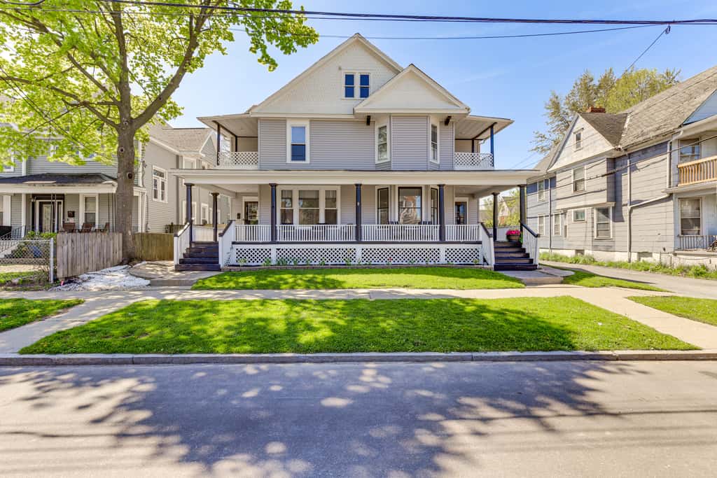1 Mi to Niagara Falls! Family Home w/ Private Yard