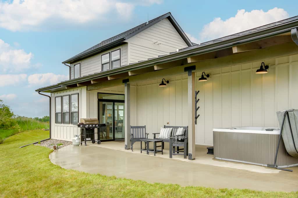 Hot Tub & Deck at Red Lodge Retreat