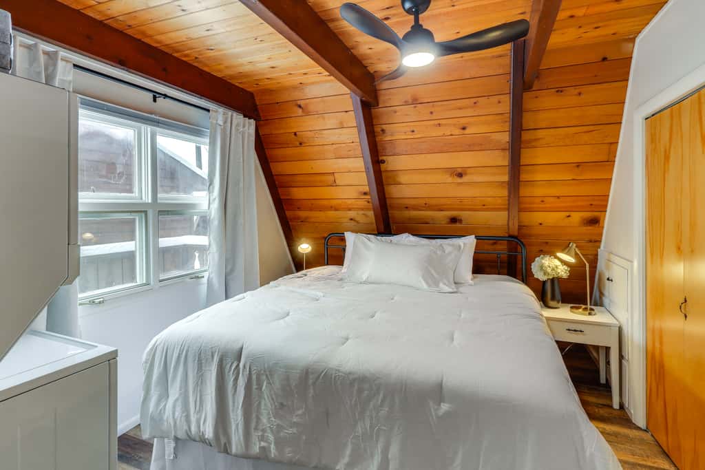 Red Lodge Cabin w/ Hot Tub ~ 1/2 Mi to Downtown!