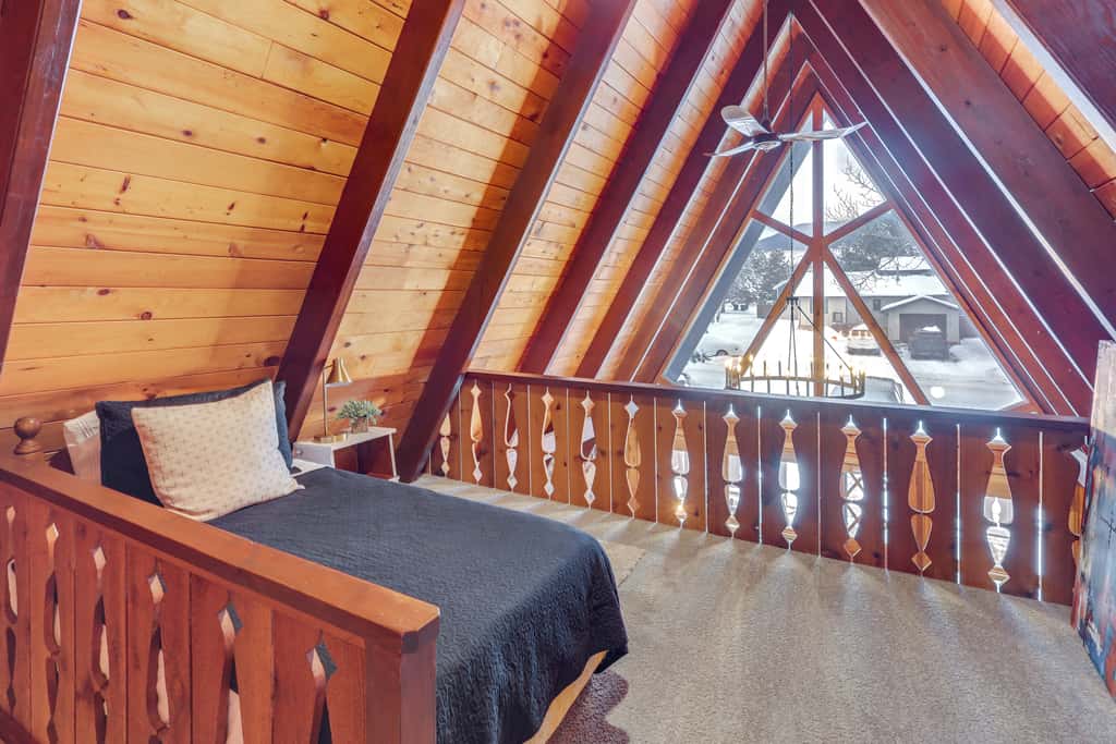 Red Lodge Cabin w/ Hot Tub ~ 1/2 Mi to Downtown!