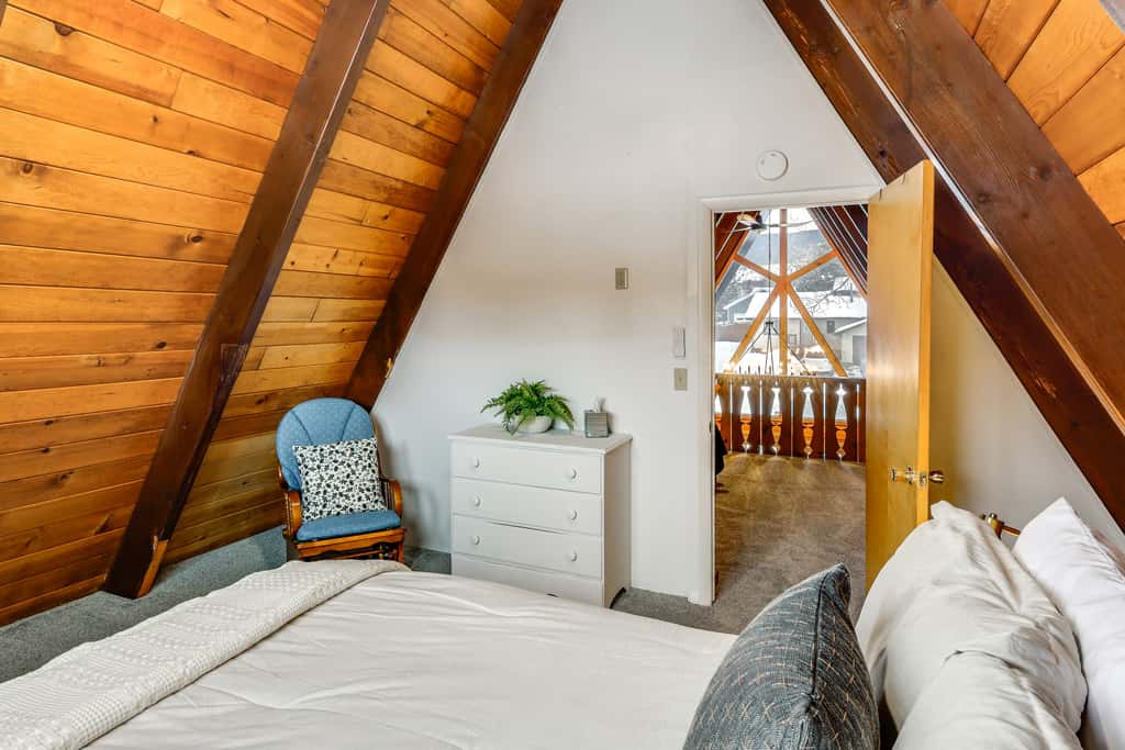 Red Lodge Cabin w/ Hot Tub ~ 1/2 Mi to Downtown!
