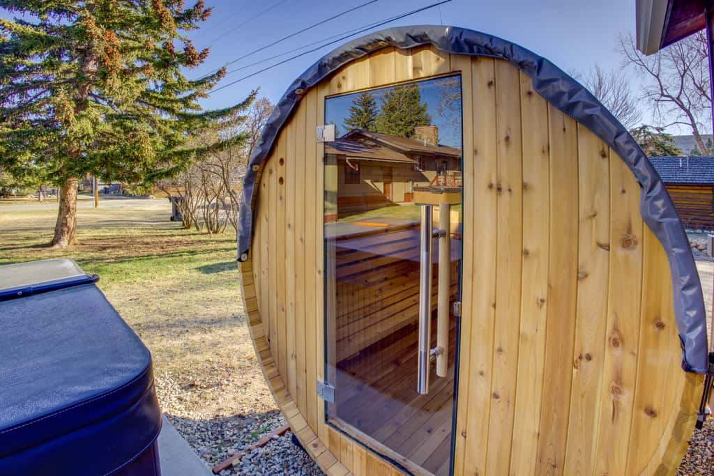 Red Lodge Cabin w/ Hot Tub ~ 1/2 Mi to Downtown!