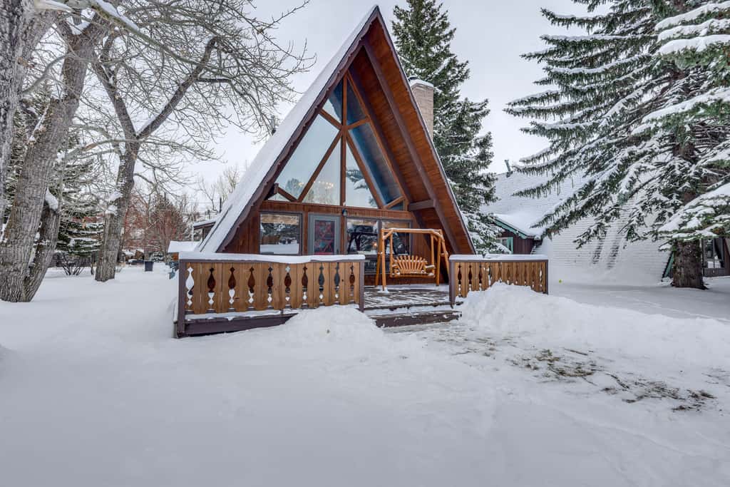 Red Lodge Cabin w/ Hot Tub ~ 1/2 Mi to Downtown!