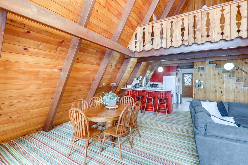 Red Lodge Cabin w/ Hot Tub ~ 1/2 Mi to Downtown!