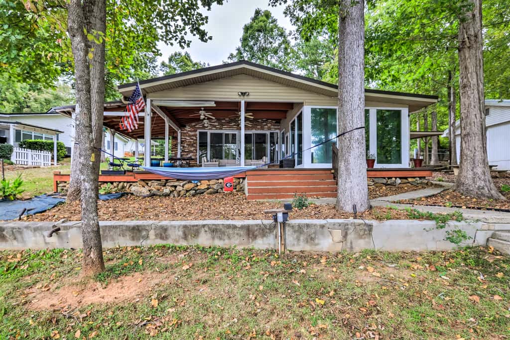 Eatonton Getaway on Lake Sinclair w/ Dock!