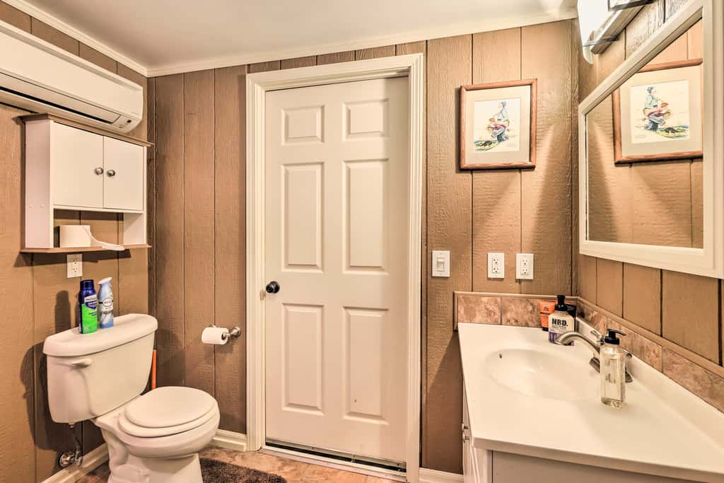 Eatonton Getaway on Lake Sinclair w/ Dock!