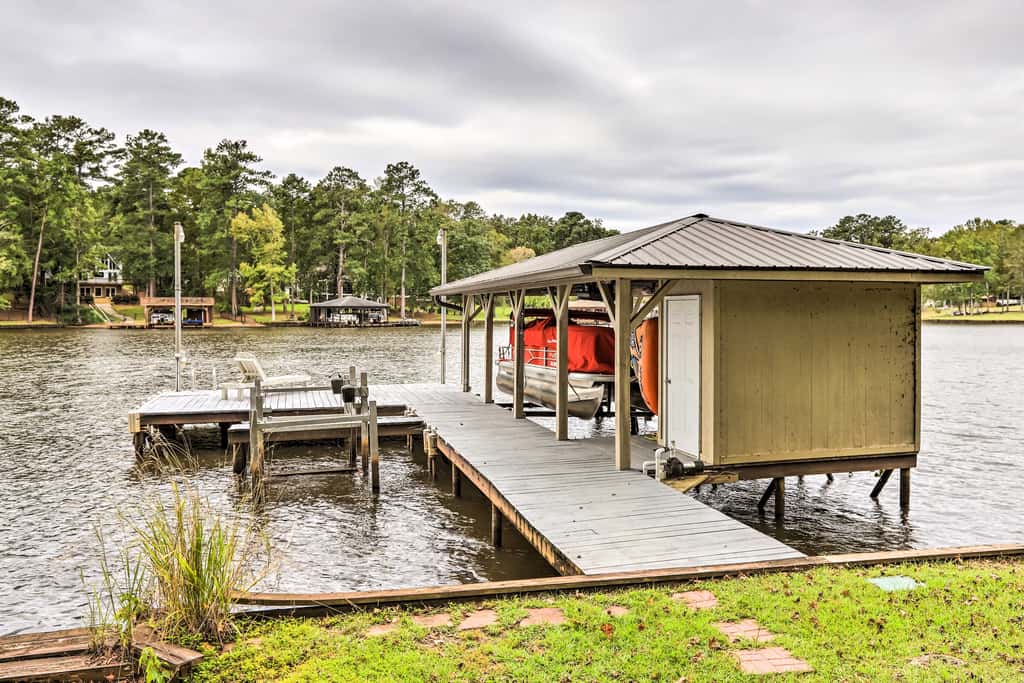 Eatonton Getaway on Lake Sinclair w/ Dock!
