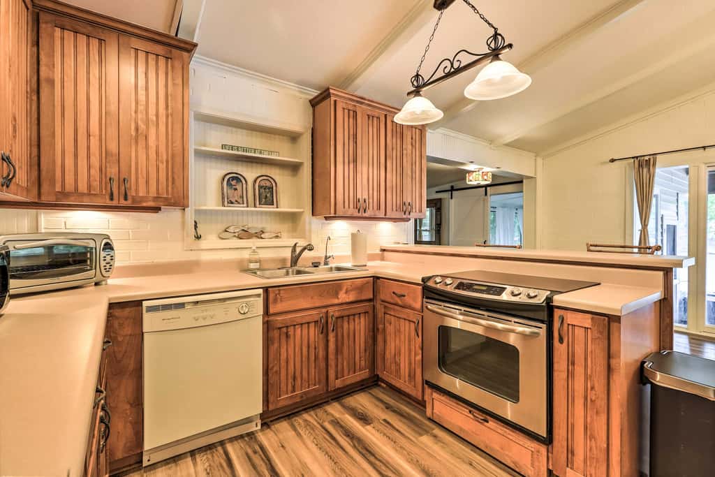 Eatonton Getaway on Lake Sinclair w/ Dock!