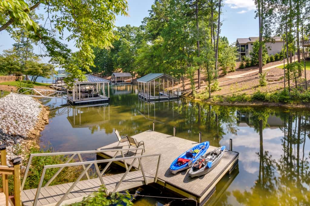 South Carolina Retreat w/ Fireplace & Lake Access!
