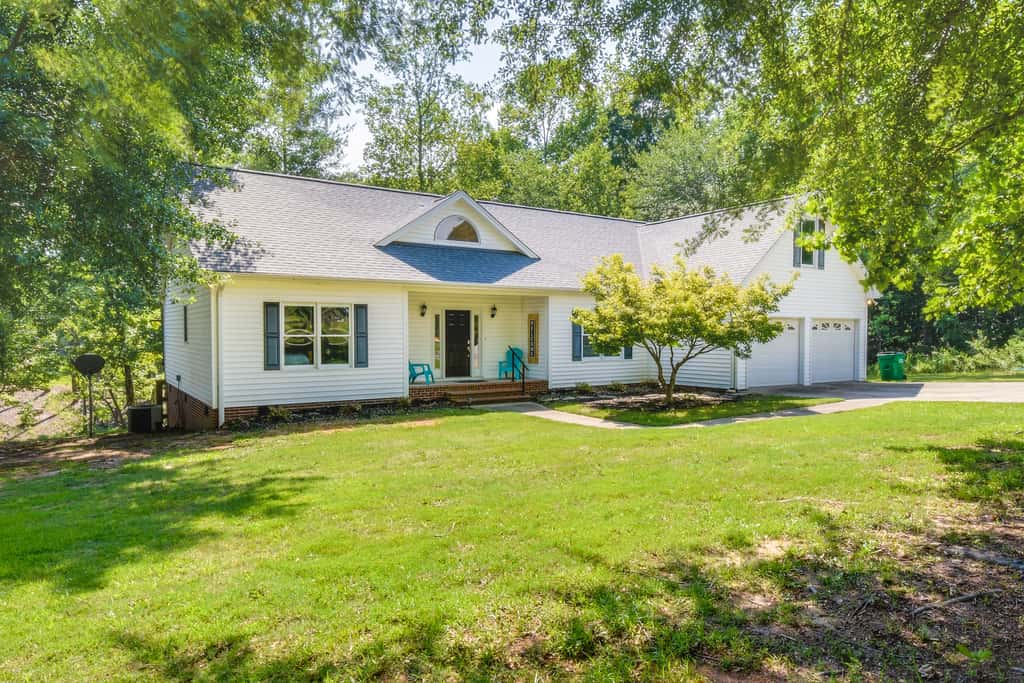 South Carolina Retreat w/ Fireplace & Lake Access!