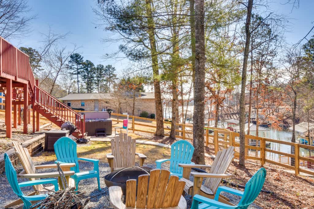 South Carolina Retreat w/ Fireplace & Lake Access!