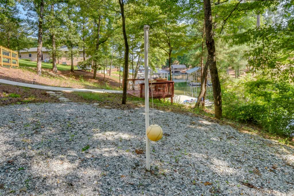 South Carolina Retreat w/ Fireplace & Lake Access!