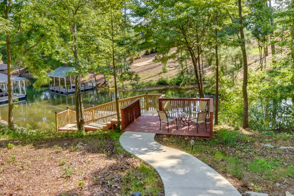 South Carolina Retreat w/ Fireplace & Lake Access!