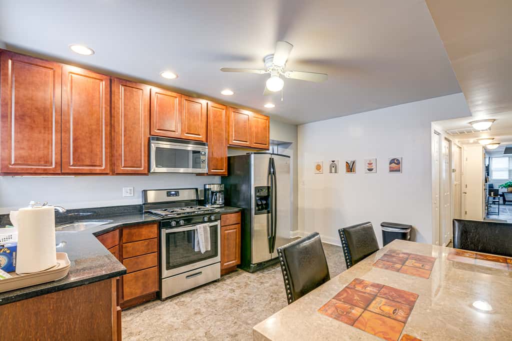 1 Mi to Washington Park: Spacious 1st-Floor Condo!