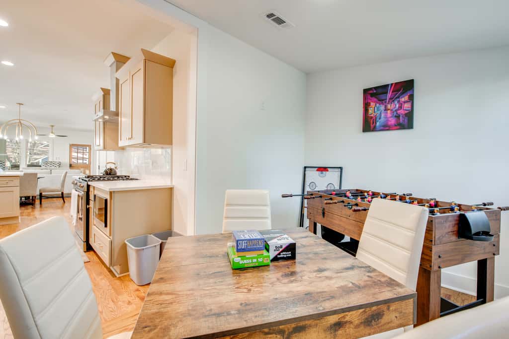 4 Mi to Dtwn Atlanta: Spacious West End Retreat!
