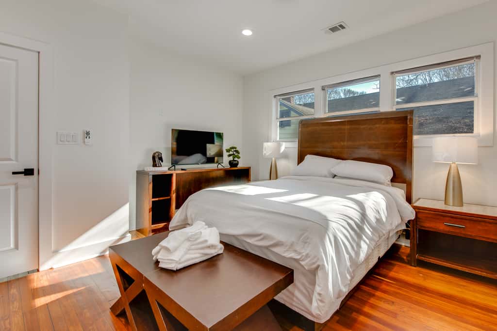 4 Mi to Dtwn Atlanta: Spacious West End Retreat!