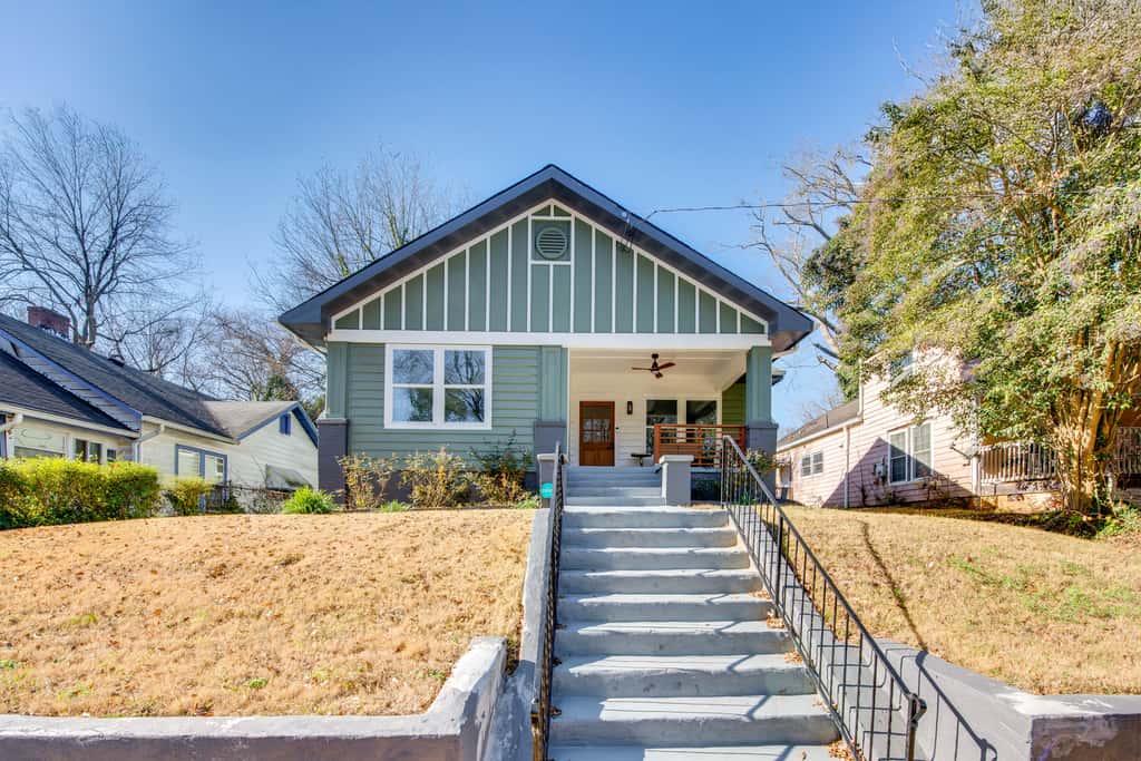 4 Mi to Dtwn Atlanta: Spacious West End Retreat!