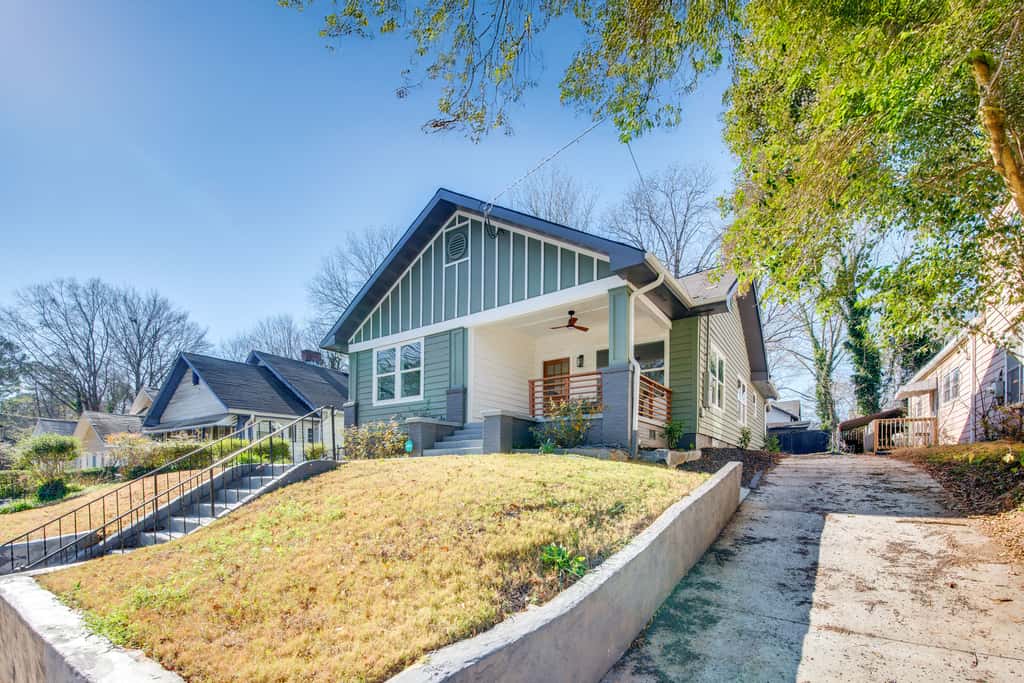 4 Mi to Dtwn Atlanta: Spacious West End Retreat!