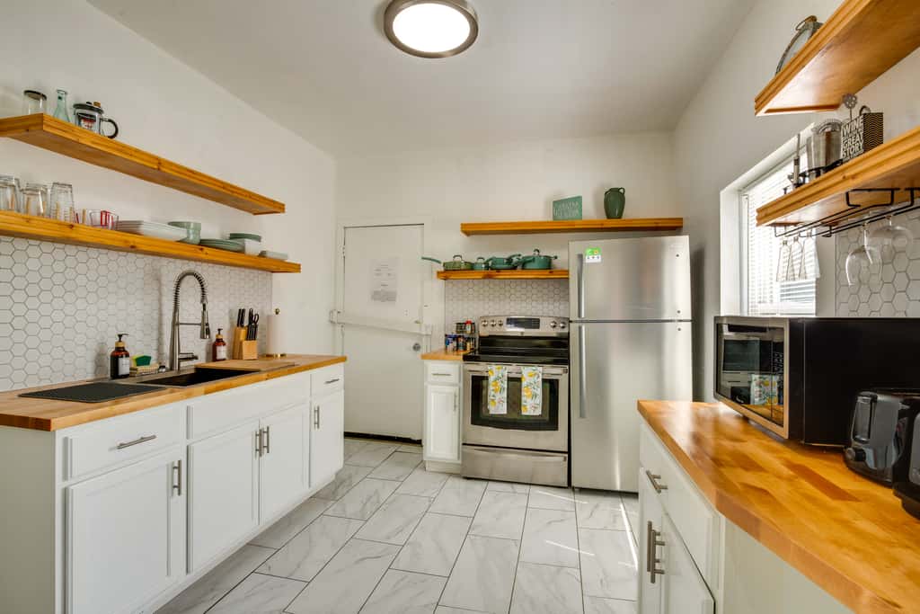 Modern 2BR Kansas City Condo Near Downtown