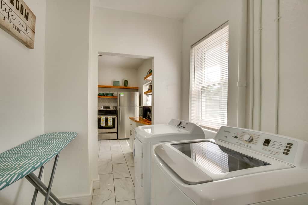 Modern 2BR Kansas City Condo Near Downtown