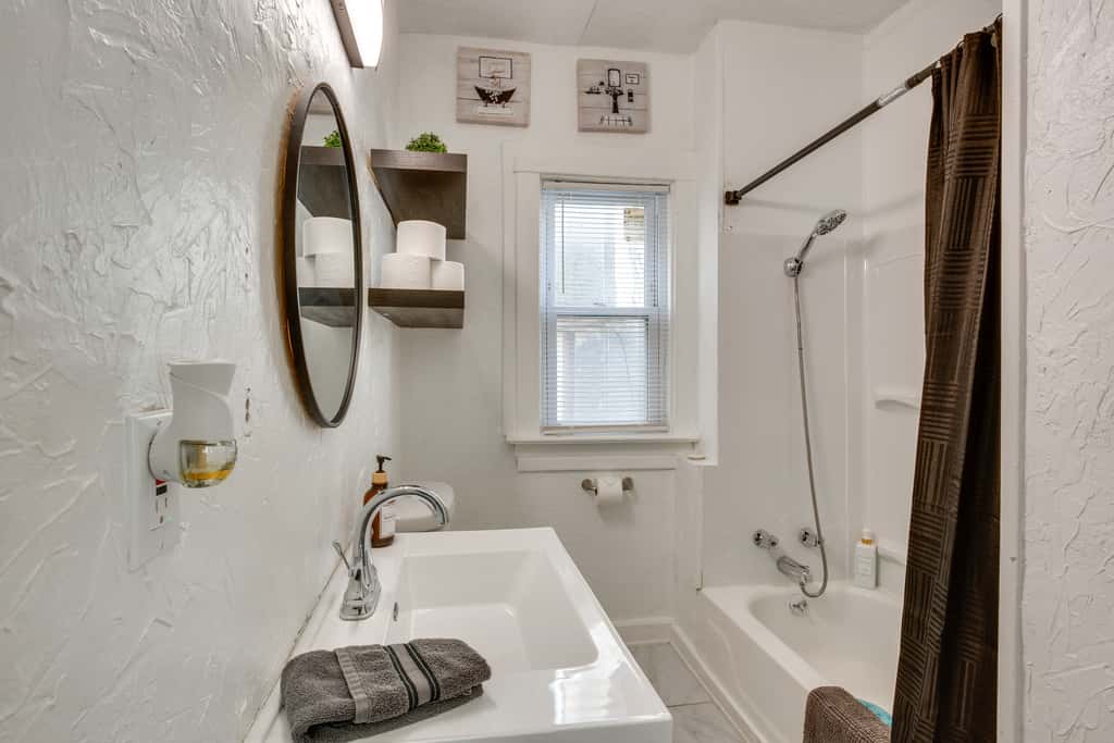 Modern 2BR Kansas City Condo Near Downtown